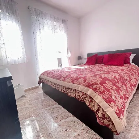 Nyaraló Cheerful 2 Bed Townhouse With Com Pool Vm32